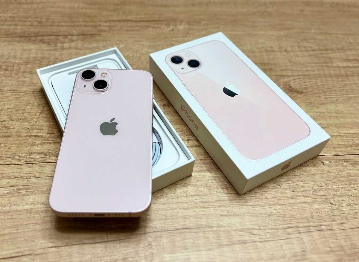 Продам iPhone 13 на 256 Gb з чохлами