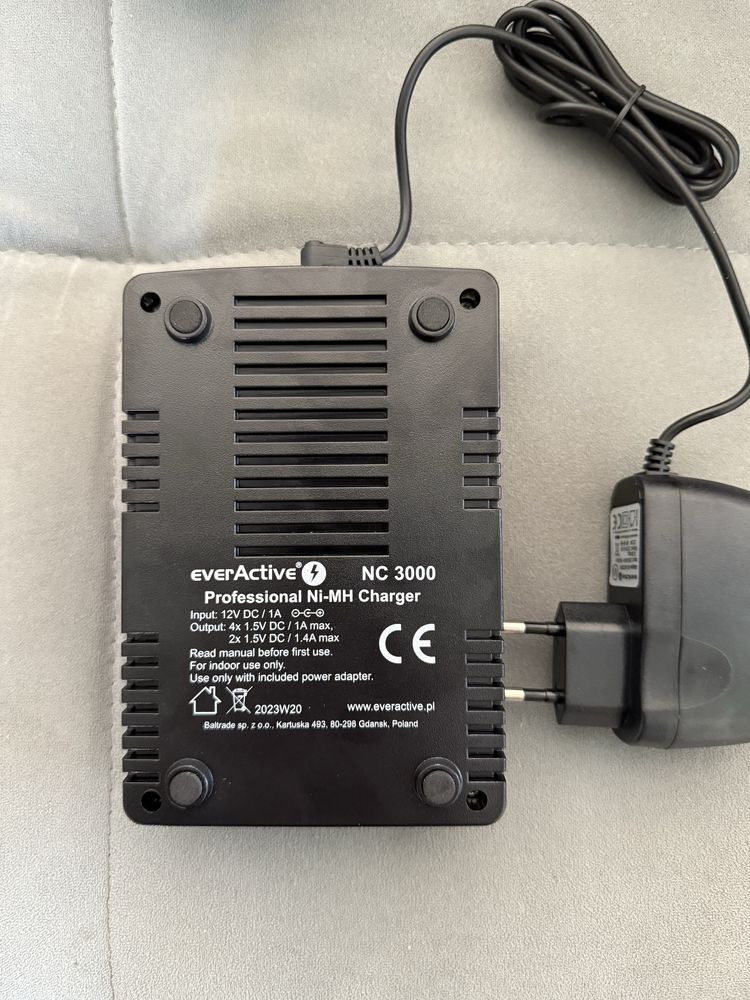Ładowarka do akumulatorków everActive NC3000