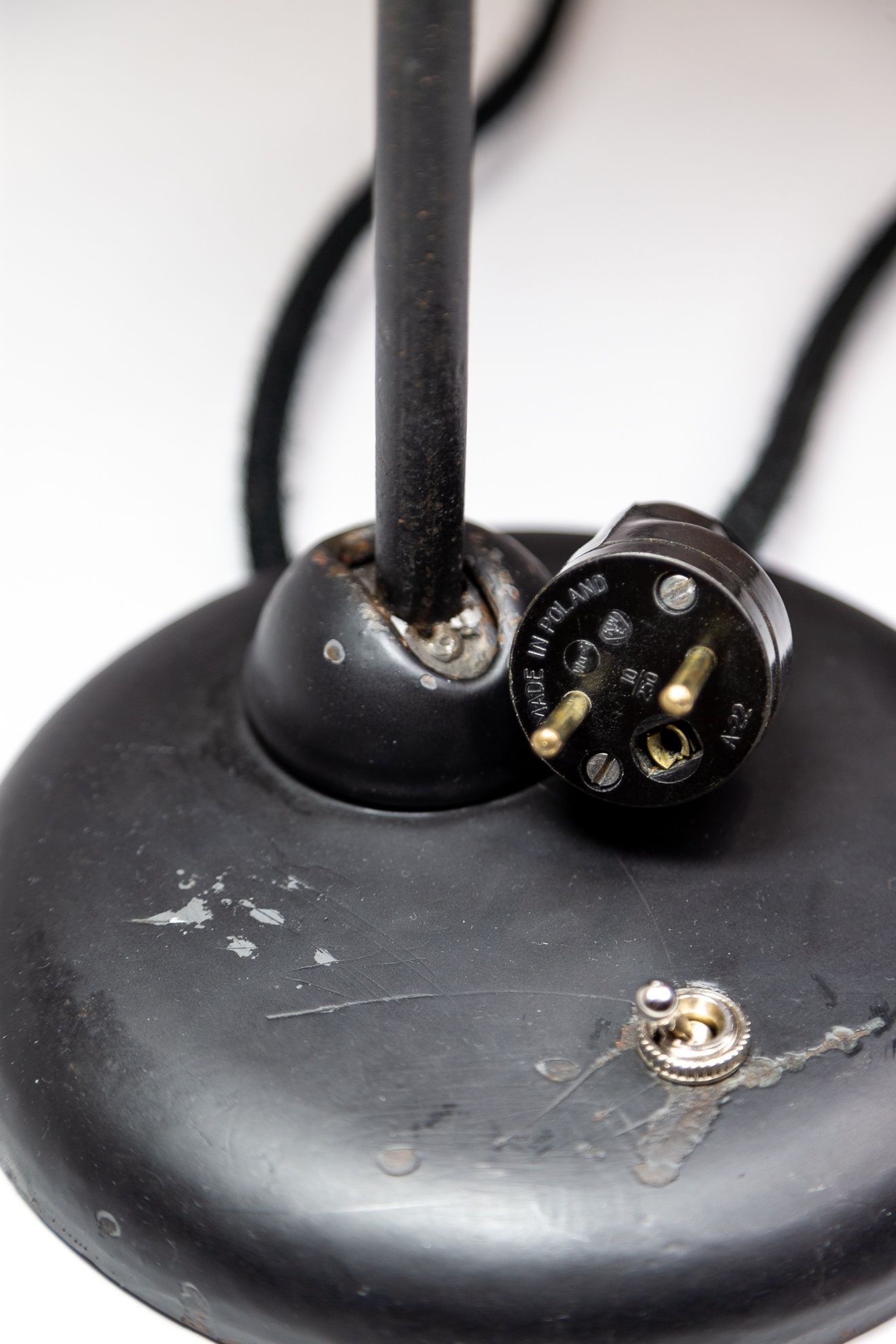 Lampa biurkowa w stylu "Bauhaus" wyprodukowana w pierwszej połowie XX