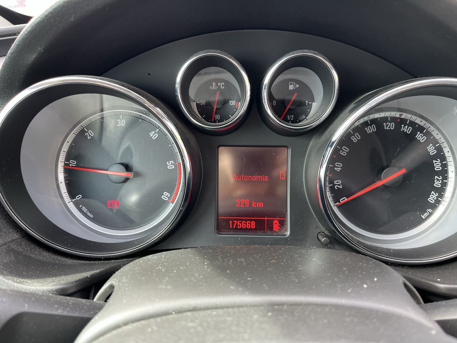 Opel Insignia CDTI {2.0}