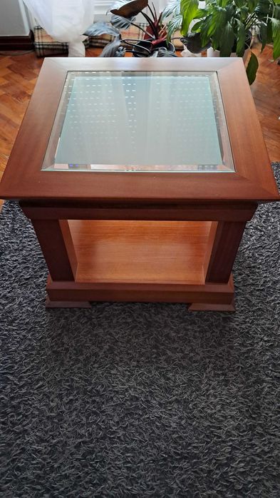 Mesa de centro em cerejeira