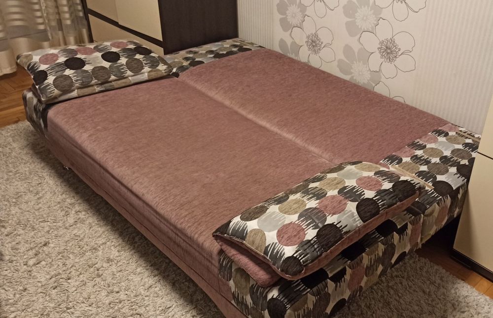 Диван та два крісла у відмінному стані