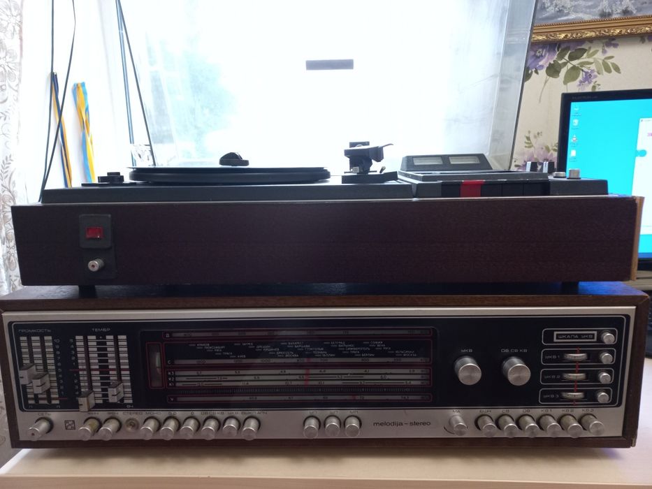 Продам програвач melodija-stereo з колонками