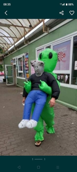 Strój karnawałowy dmuchany uprowadzony przez ufo