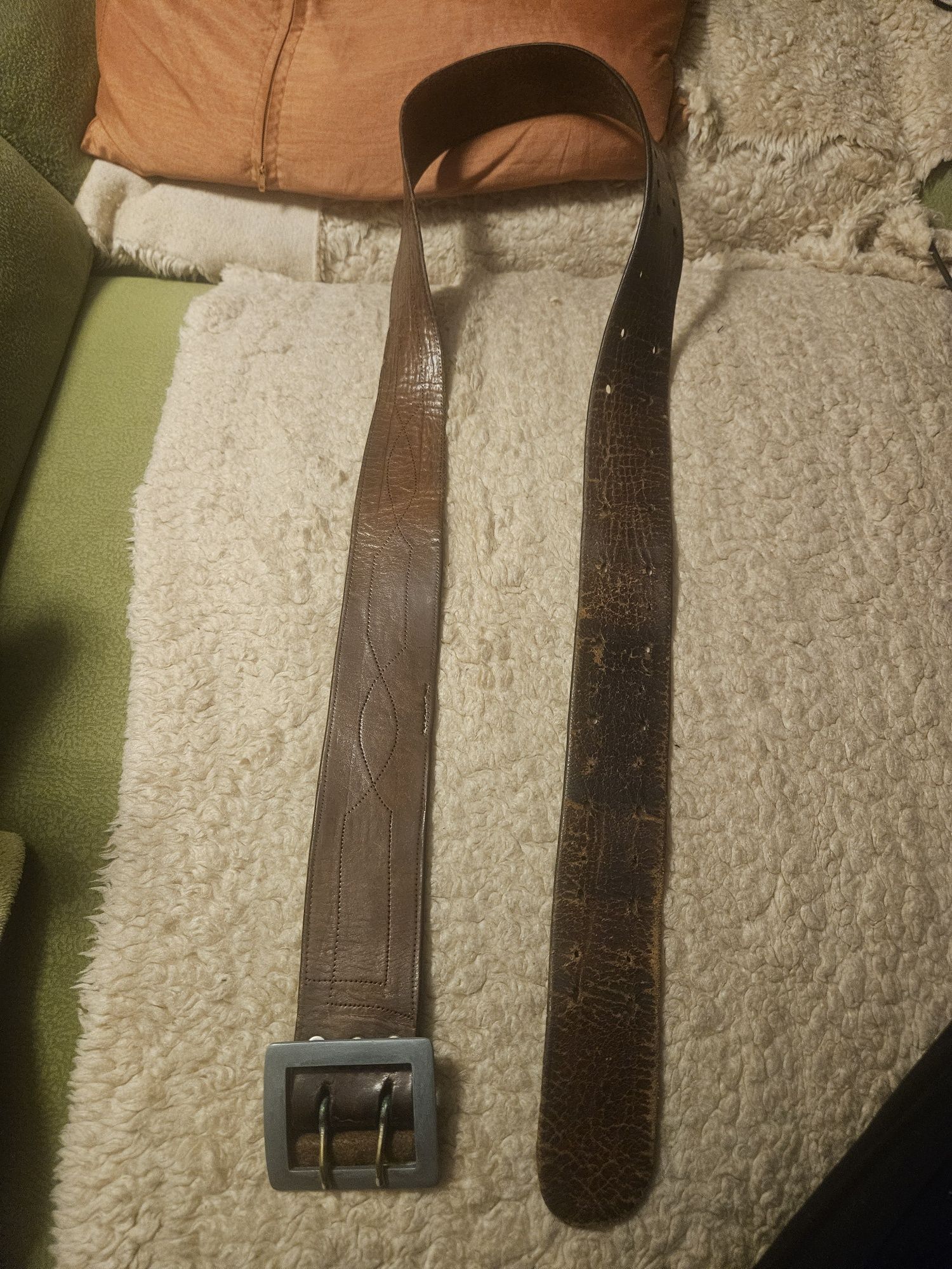 Pas wojskowy 120 cm długości.