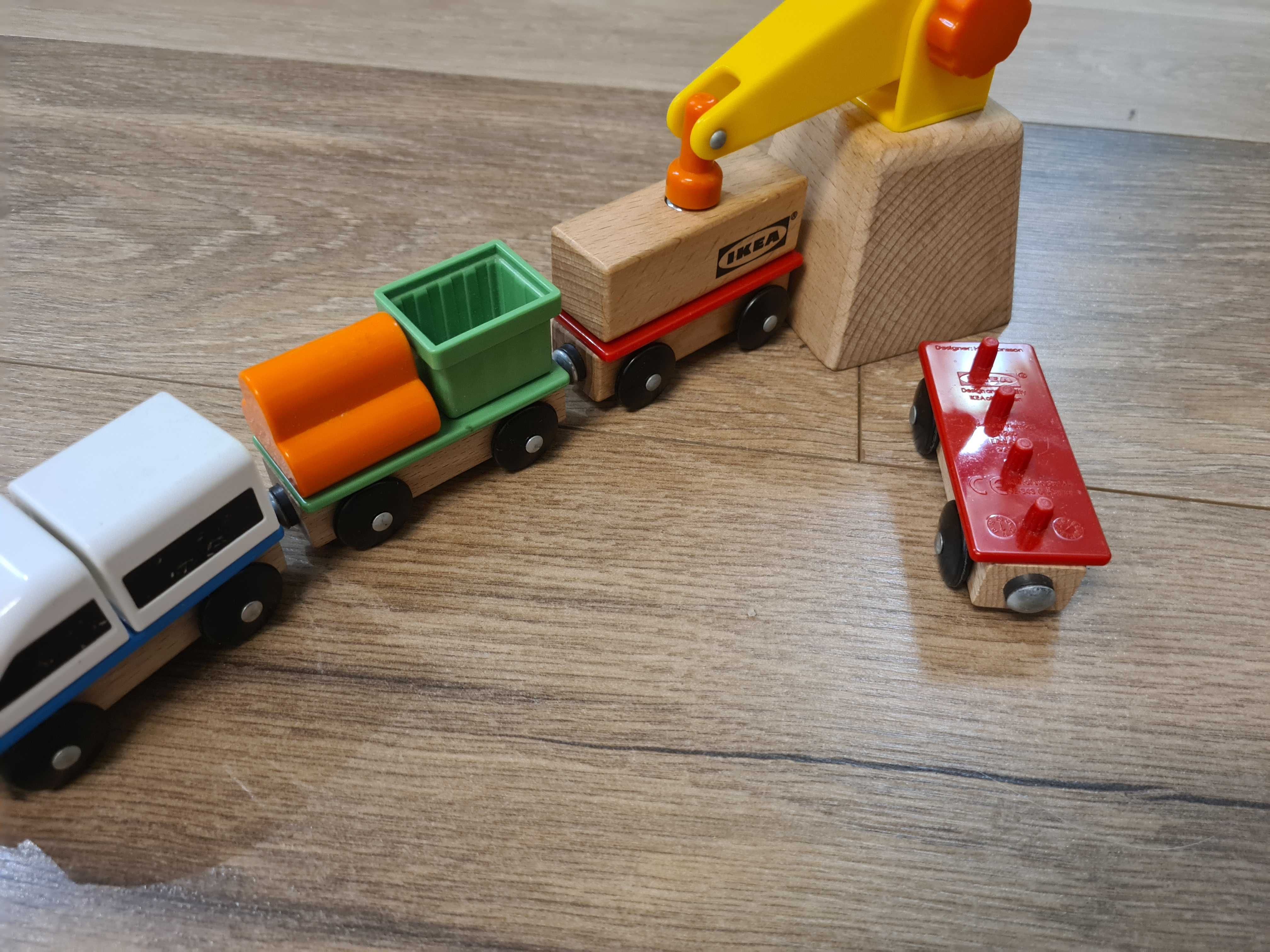 Żuraw IKEA oraz pojazdy