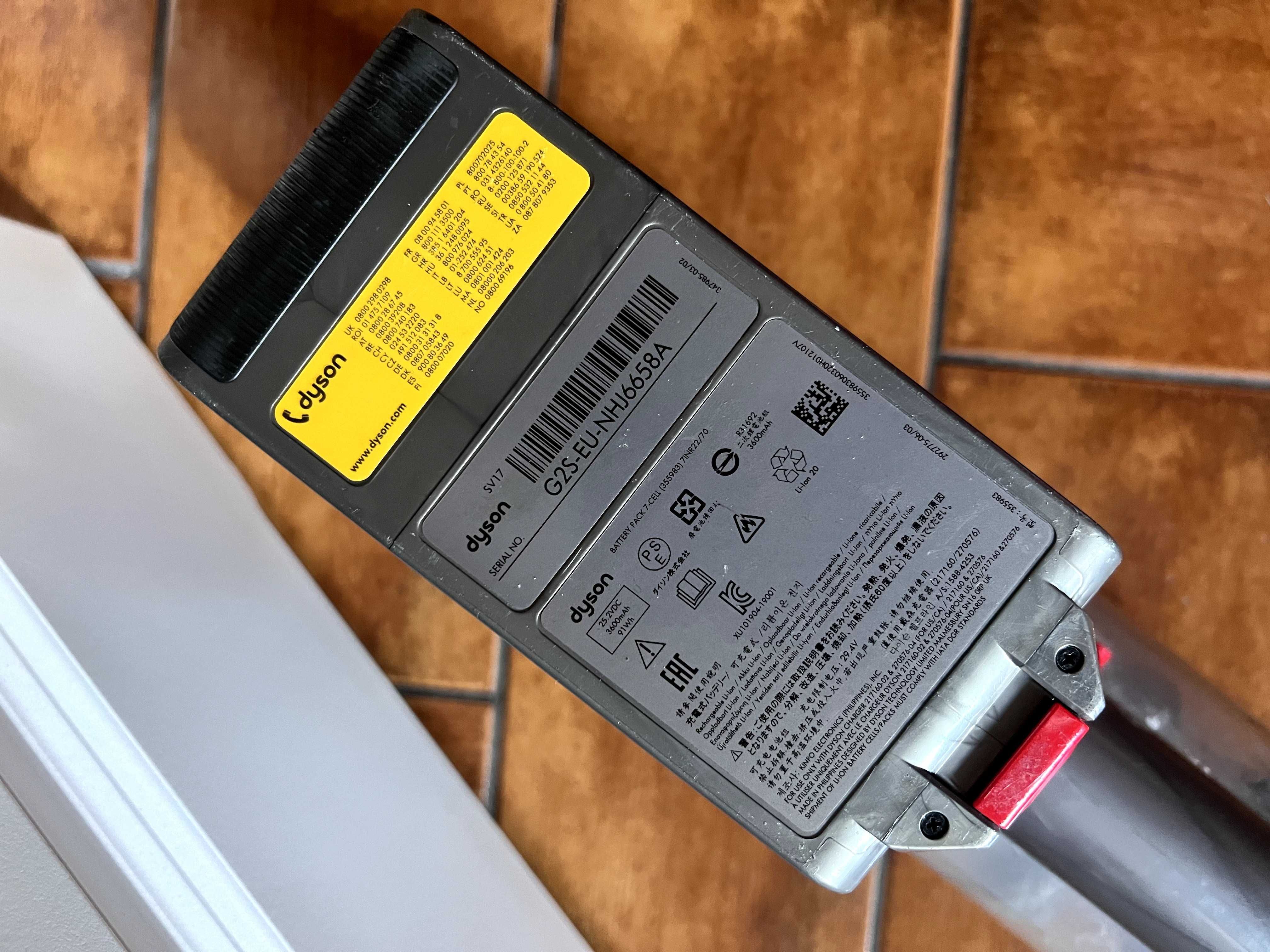 Odkurzacz Dyson SV17 plus akcesoria