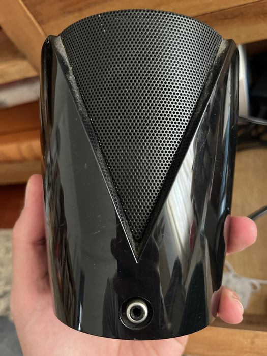 Colunas JBL jembe pretas