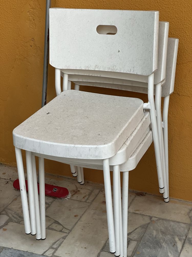Mesas e cadeiras de jardim