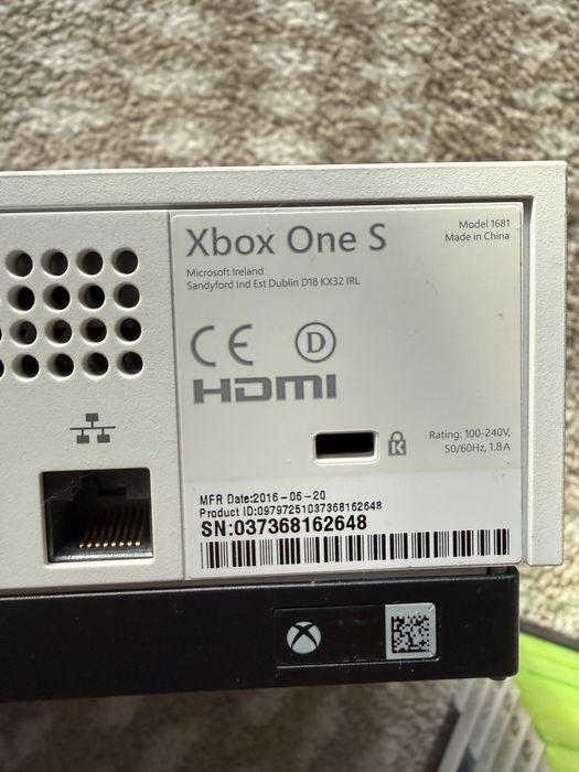 Xbox One S 2TB + 3 pady + gry