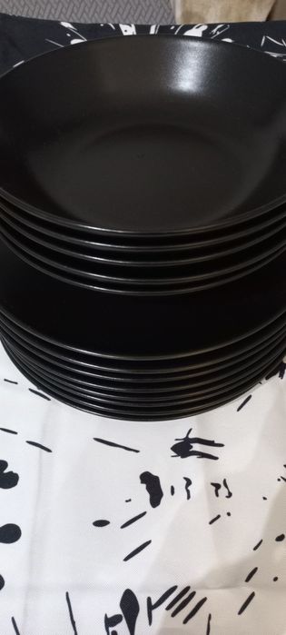 Pratos pretos + corre mesa