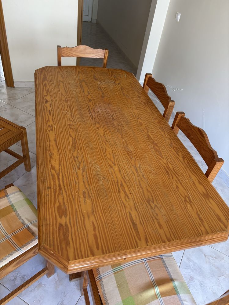 Conjunto mesa e 6 cadeiras madeira
