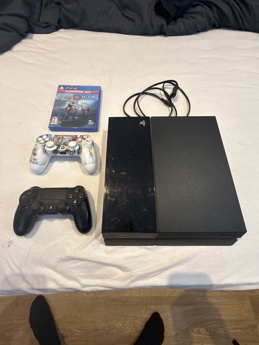 Playstation 4 + dwa pady + gra