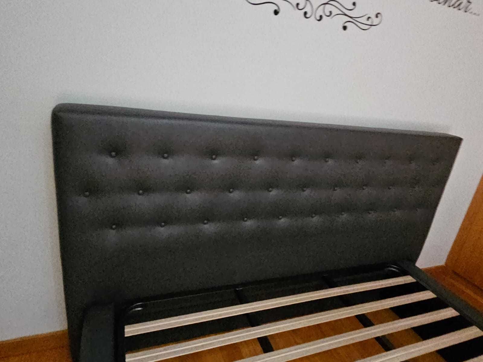 Cama Capitoné com estrado