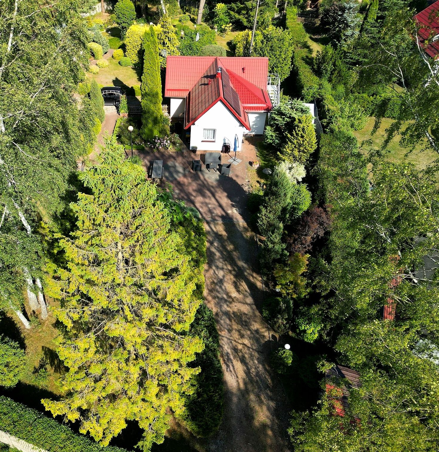 Domek na Kaszubach nad jeziorem.