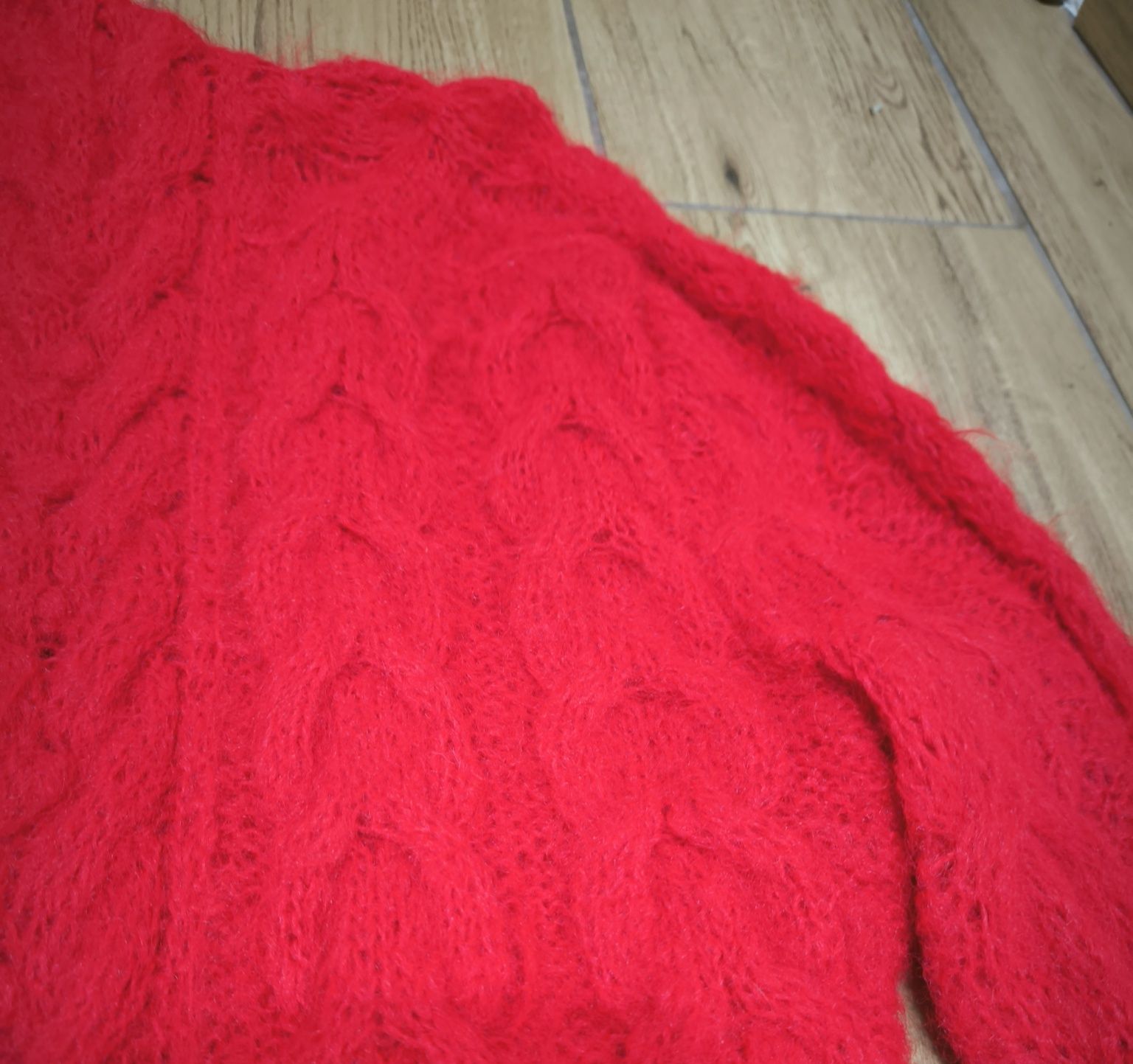 Sweter hande made moherowy w warkocze