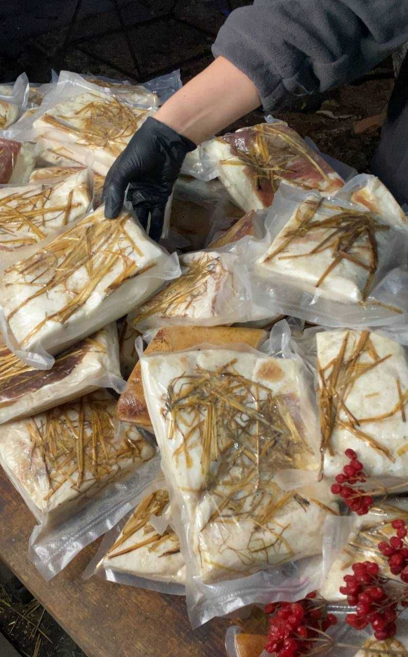 Продам сало на соломі - З СОЛОМОЮ