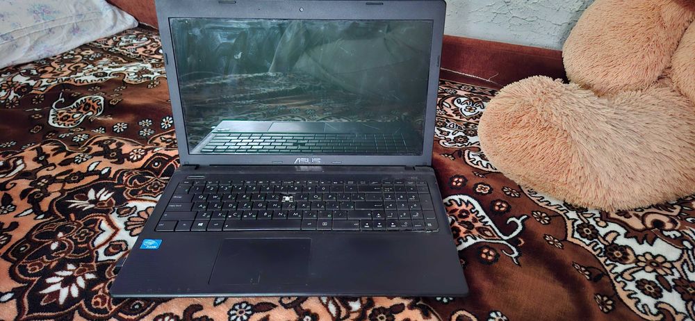 Ноутбук Asus в комплеті