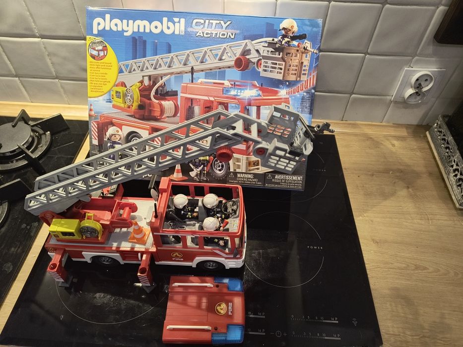 Sprzedam playmobil CITY ACTION wóz strażacki 9463