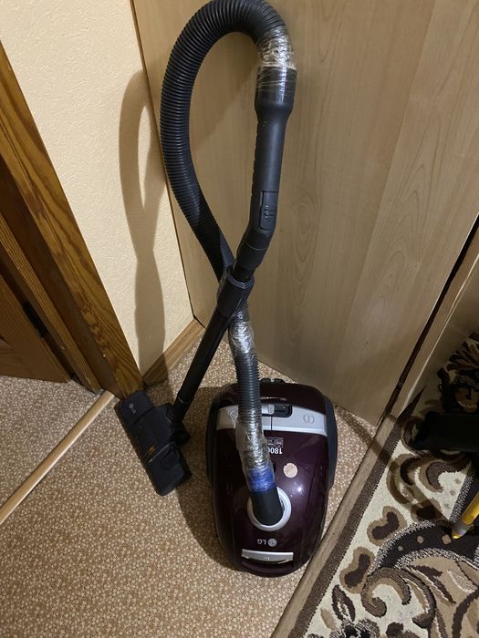 Пылесос LG 1800 W