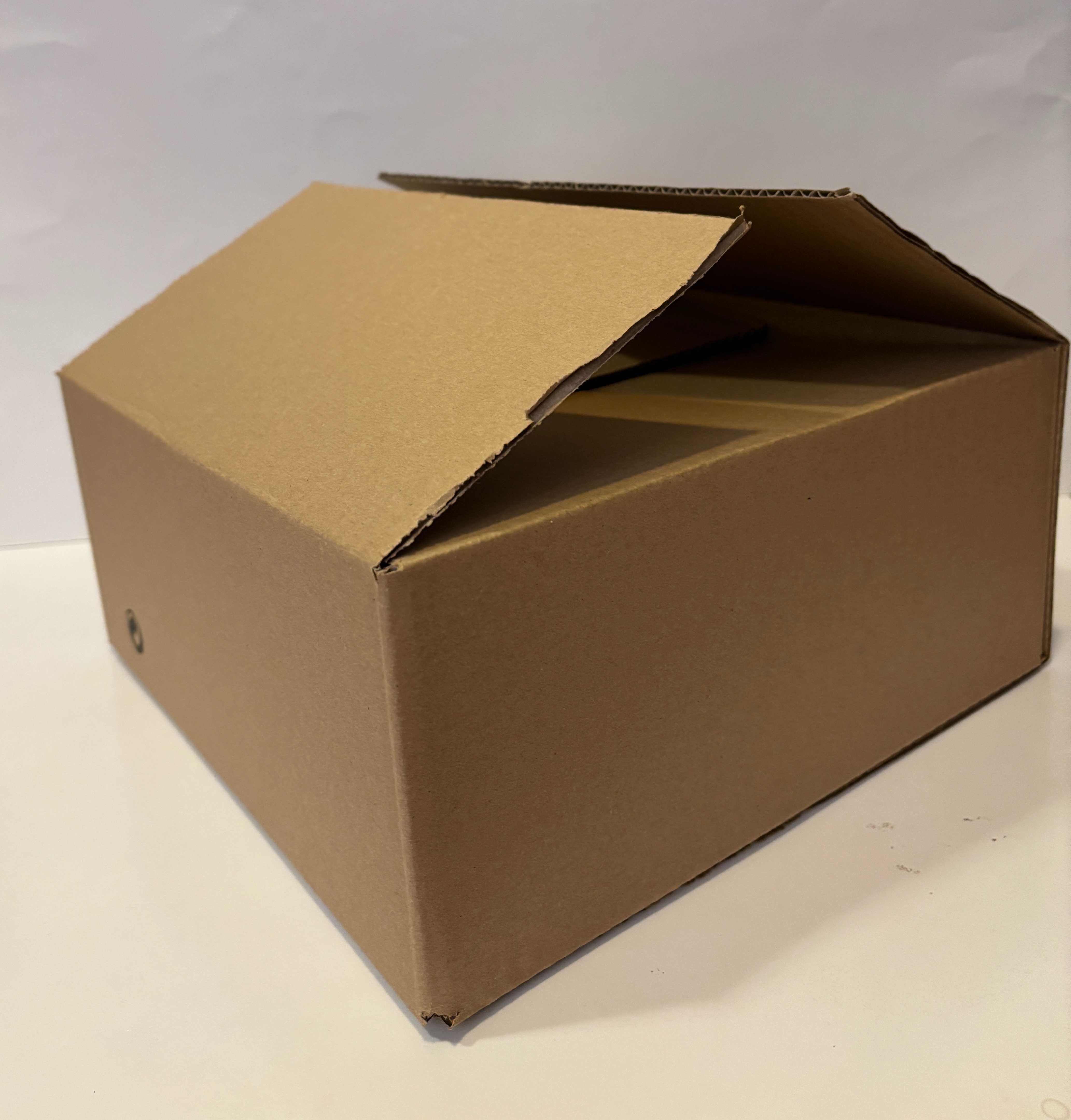Caixas em cartão 27x27x12 cm