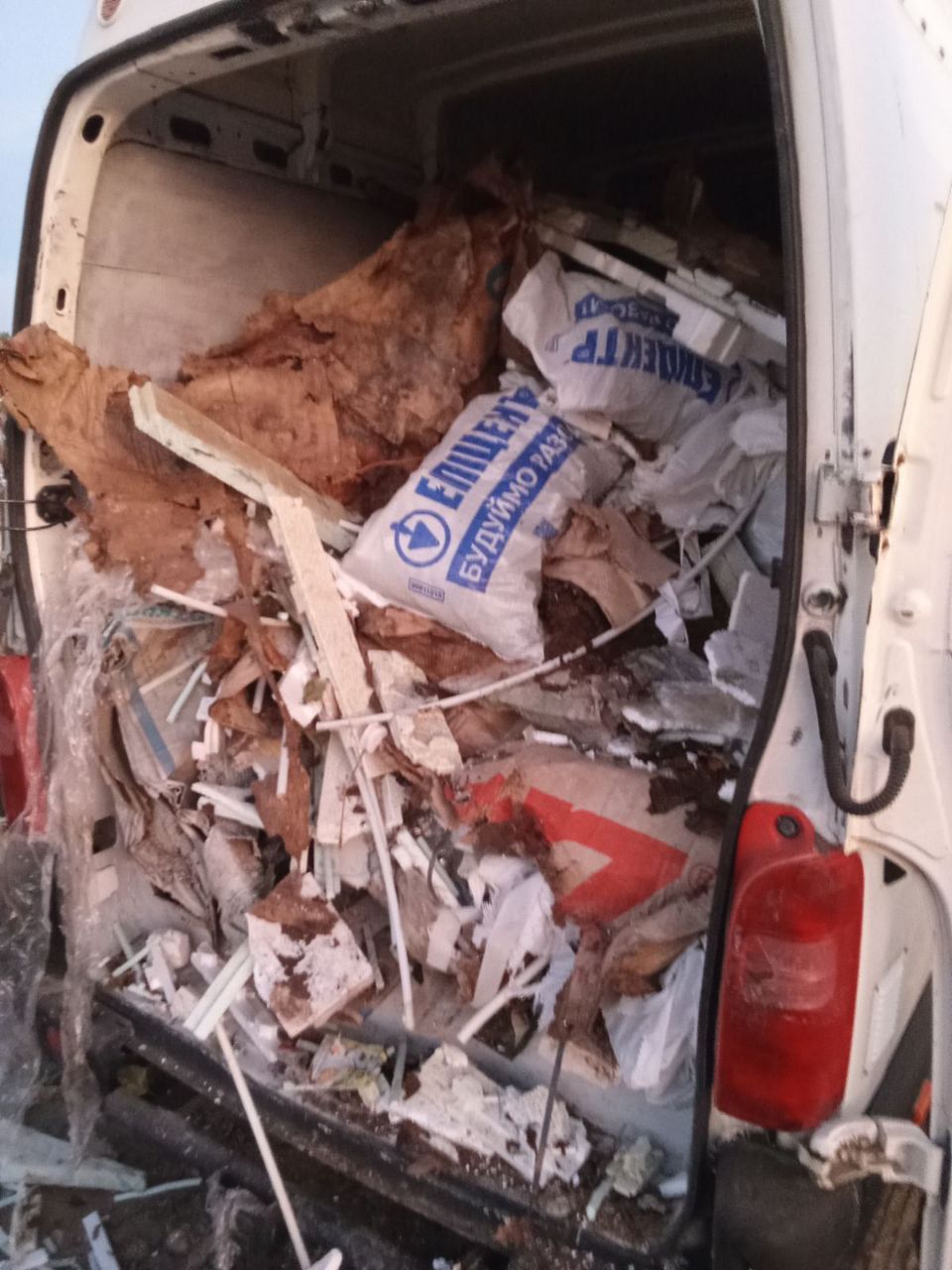 Вивіз сміття. Вивіз будівельного мусора. Вивіз хламу  побутового.