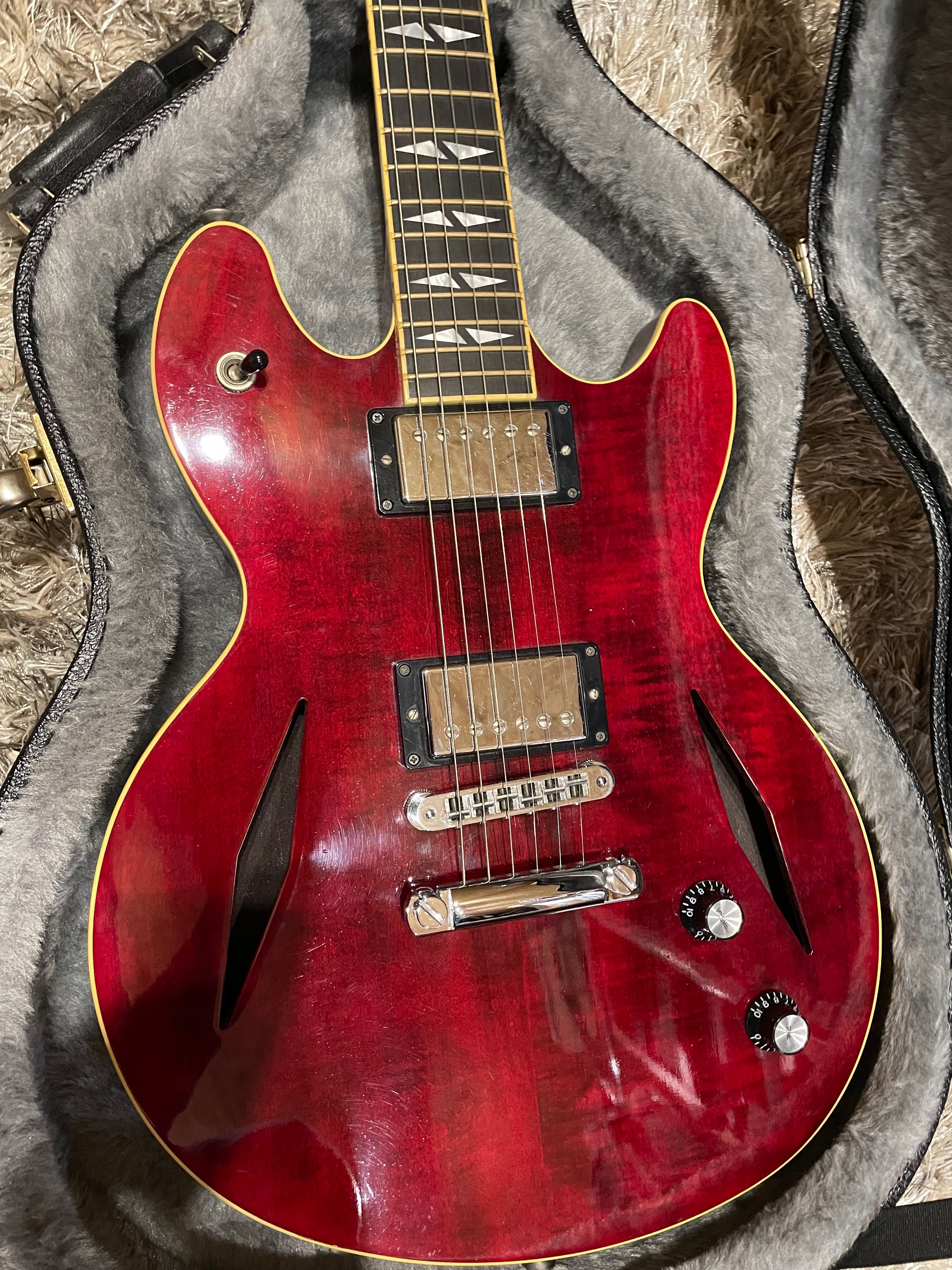 Gibson Vegas ES gitara semihollow body