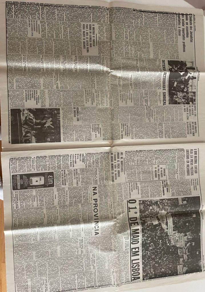 2 jornais: 25 Abril de 1974 e 3 de Maio de 1974