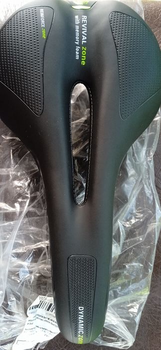 Комфортне велосипедне сидіння чорного кольору.