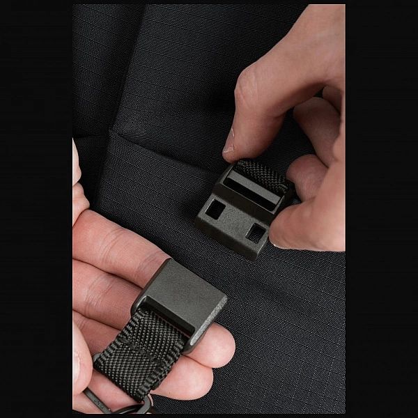 Torba UNIQ Arden Sling 2L - czarna