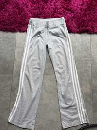 Szerokie dresy Adidas 10 lat