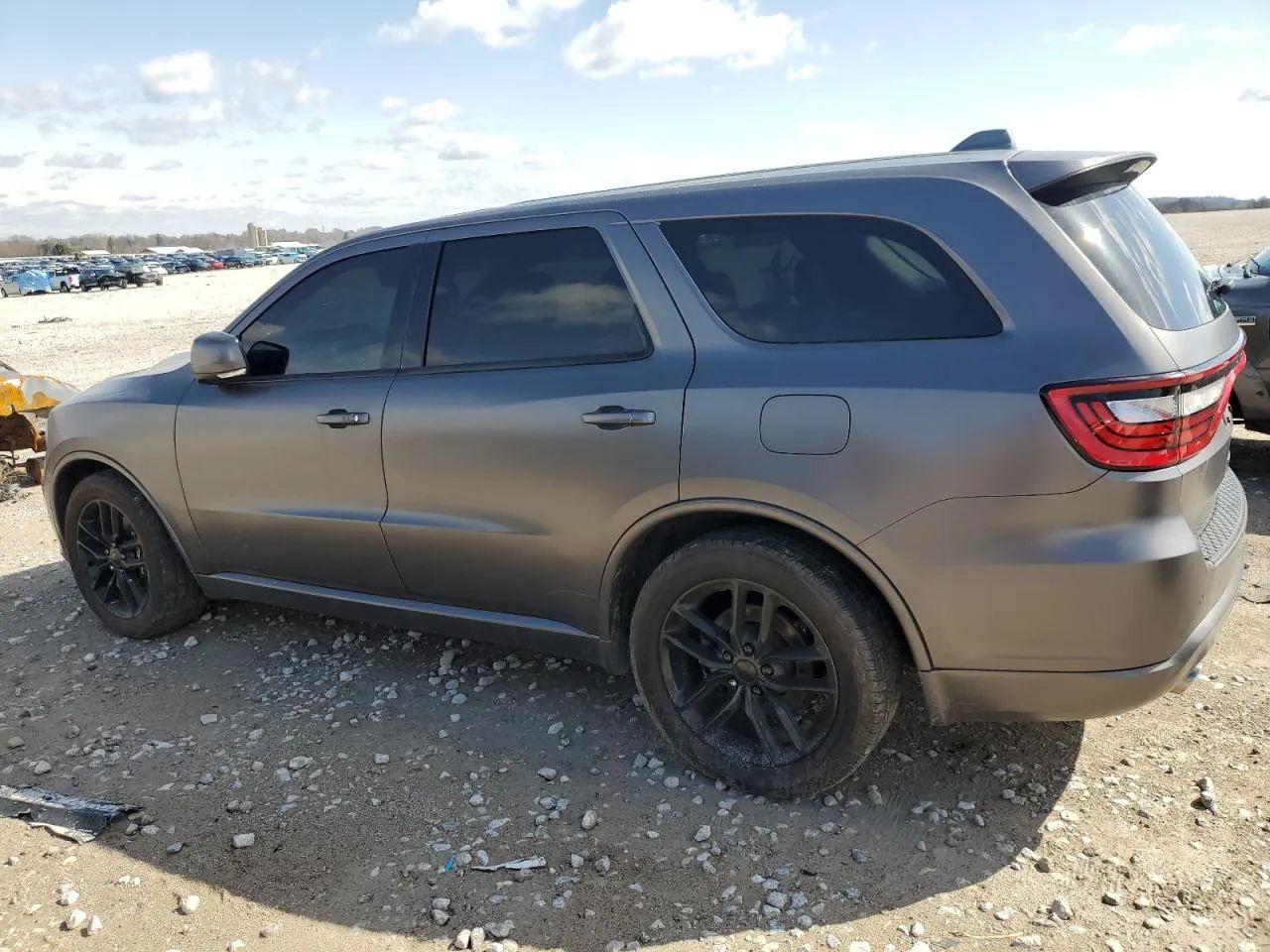 Dodge Durango Autko z 2019 roku w transporcie do Polski