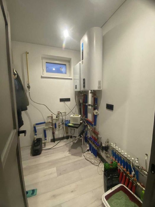 Продаж будинку з СОНЯЧНИМИ панелями та інвертором.