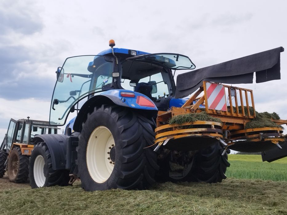 New Holland T7030
