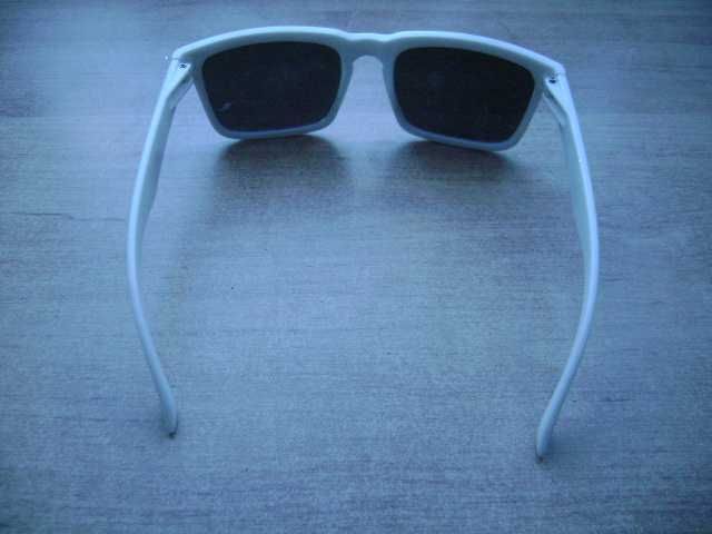 Starocie z PRL - Okulary przeciwsłoneczne damskie rozstaw ramion 13 cm