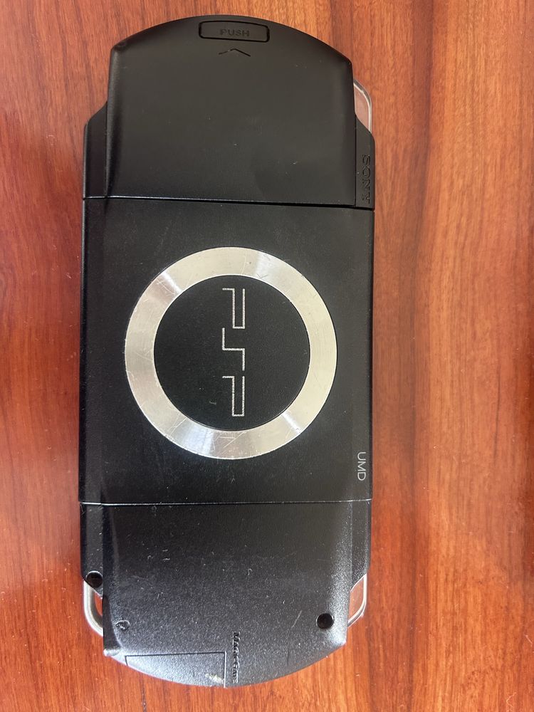 vendo psp com varios jogos e carregador e capa
