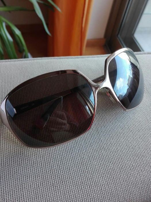 Óculos de sol DKNY