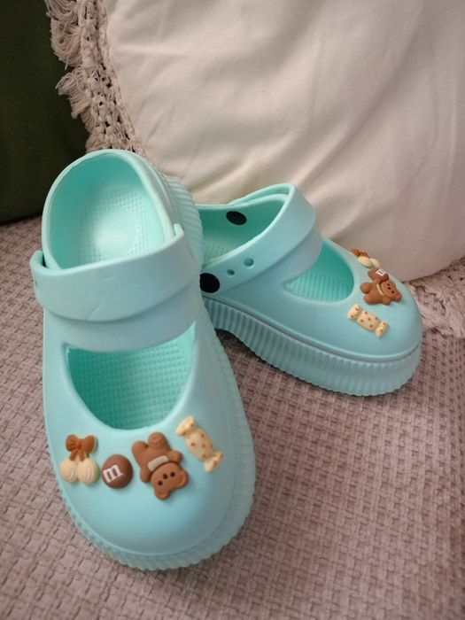 Nowe piękne klapki r.36