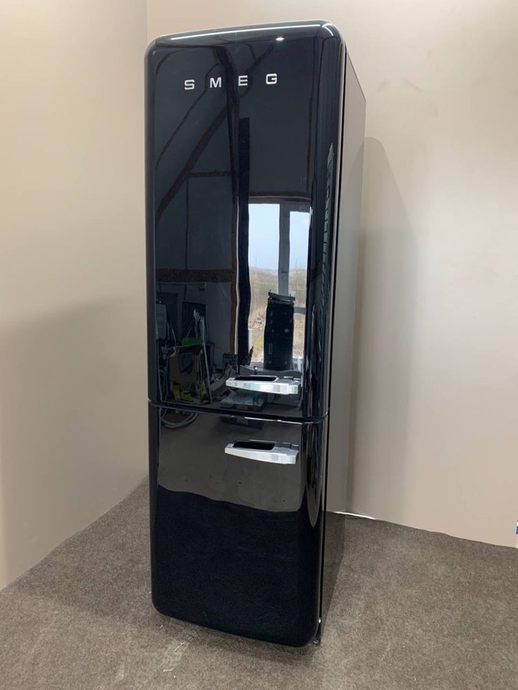 Топовий Холодильник Smeg FAB-32 у чорному кольорі No-frost ІдеалСтан