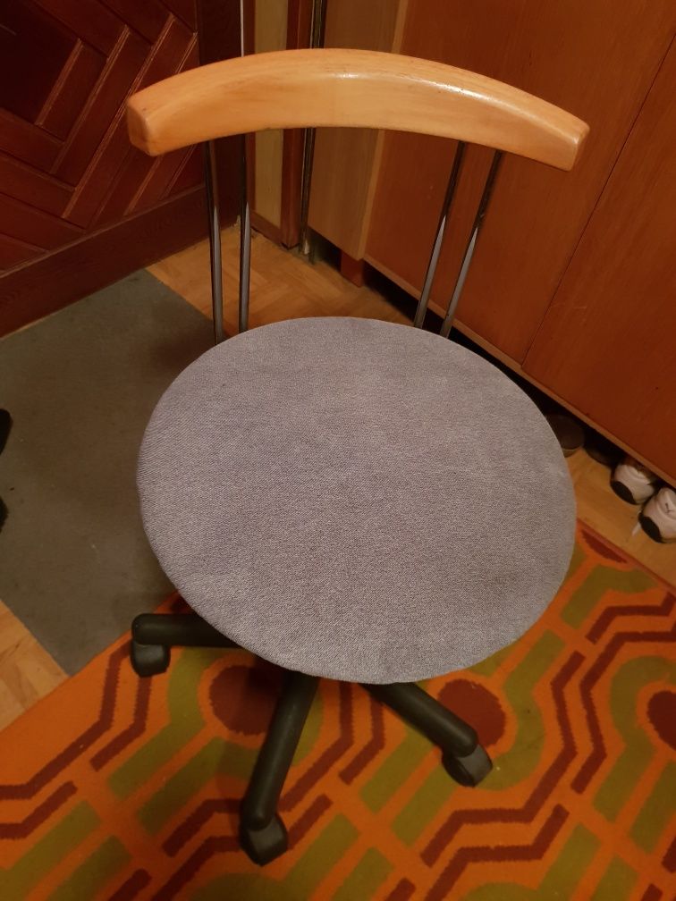 Taboret z oparciem/krzesło obrotowe