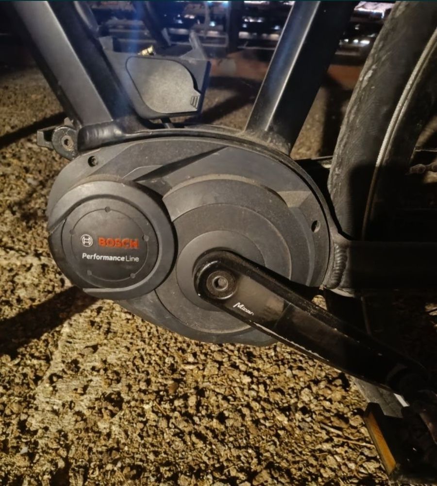 bicicleta elétrica, provavelmente um modelo Moustache Dimanche 28.