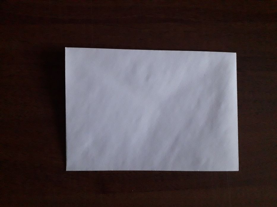 Конверт поштовий білий.