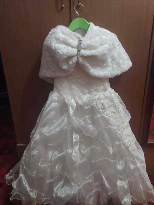 Продам святкове плаття для дівчинки з болеро