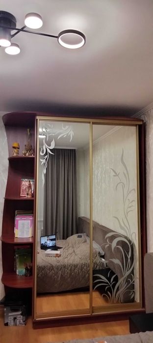 Продам меблі (Шафу, стіл)