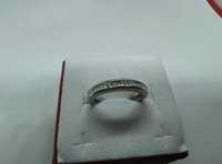 Złoty pierścionek z diamentami szlif princessa, certyfikat
