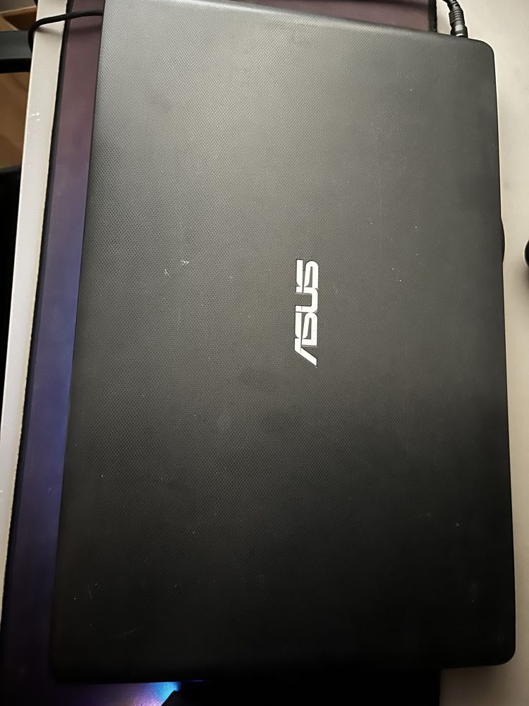 Computador asus.