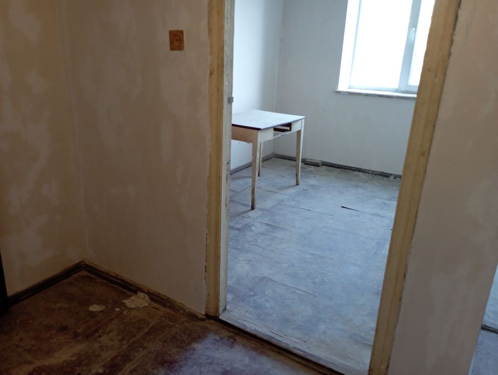Срочно продам в Одессе  3 кв. Цементный з-д 15.5 т.у.е