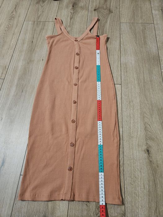 Letnia sukienka w prążki w łososiowym kolorze rozmiar S