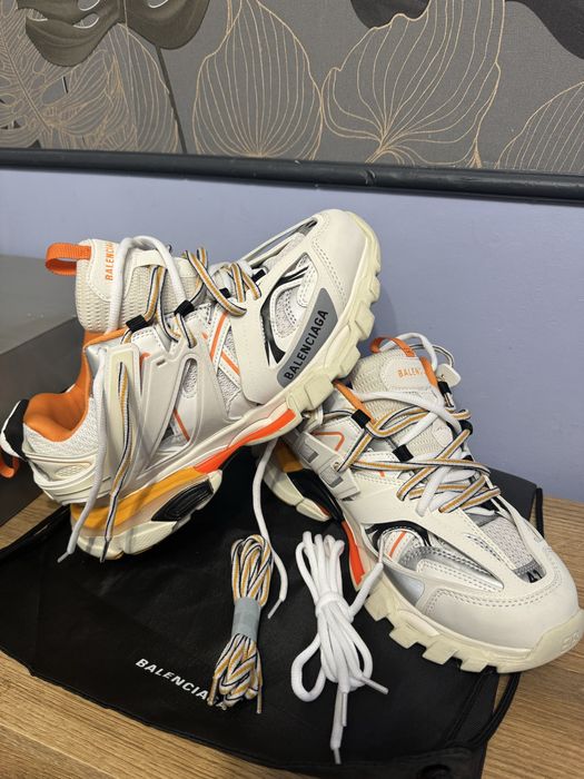 Продам кроссовки Balenciaga