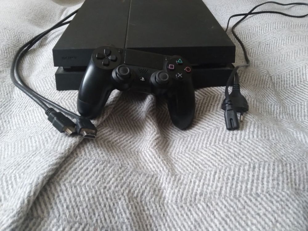 Приставка Sony Playstation 4 (860 ГБ)!